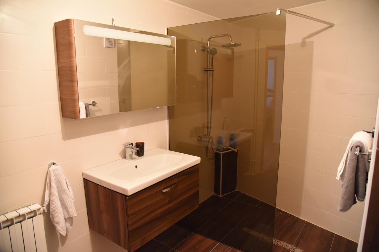 3 Bedroom Home With Parking Garage In The Heart Of Skopje Ngoại thất bức ảnh